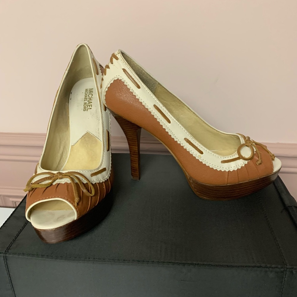 Michael kors pumps